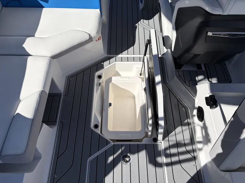 Slide: The Image of Nautique Super Air Nautique S 2027 - 17
