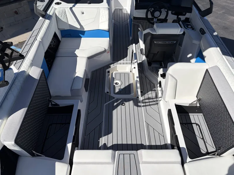 Slide: The Image of Nautique Super Air Nautique S 2027 - 16