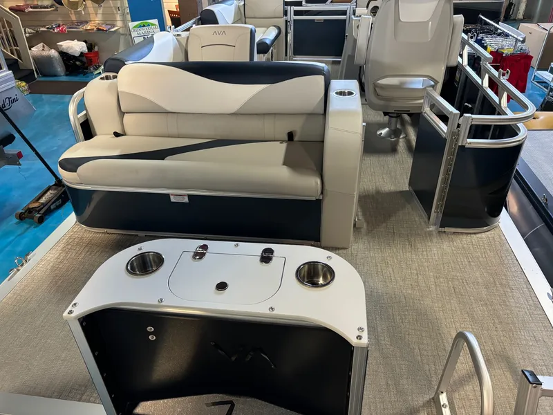 The Image of Avalon Venture - 17 FT Cruise Rear Bench 2025 - 0