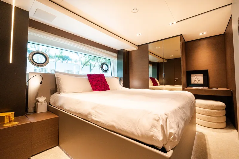Slide: The Image of Custom Navetta 33 2018 - 16