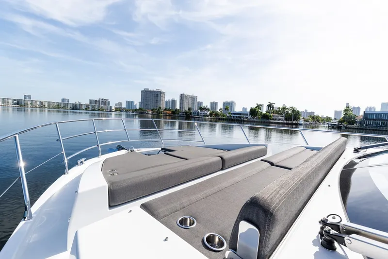 Slide: The Image of Azimut 50 FLY 2023 - 27