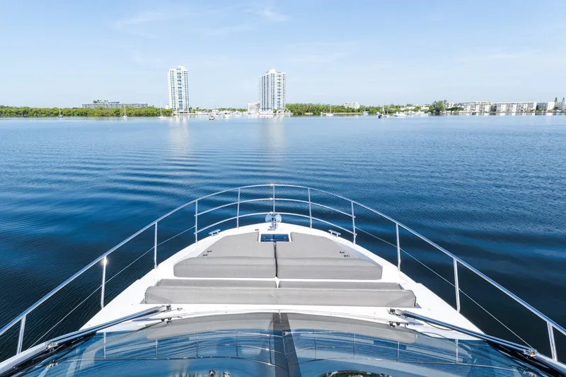 Slide: The Image of Azimut 50 FLY 2023 - 26