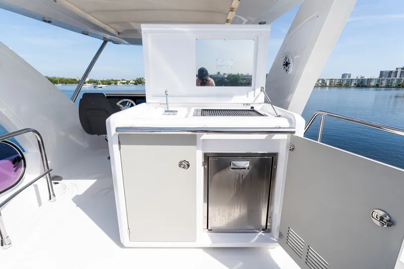 Slide: The Image of Azimut 50 FLY 2023 - 23
