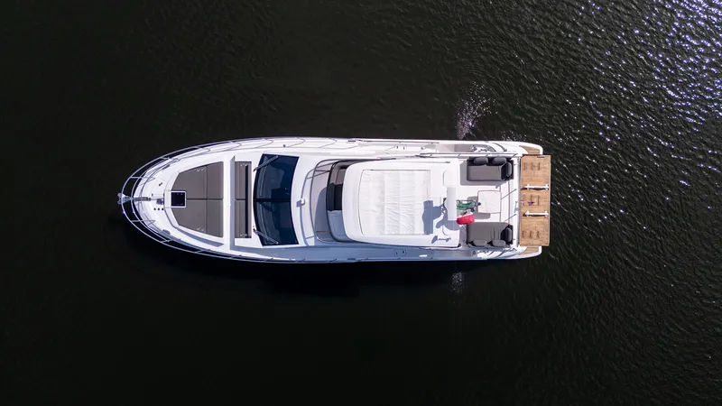 Slide: The Image of Azimut 50 FLY 2023 - 31