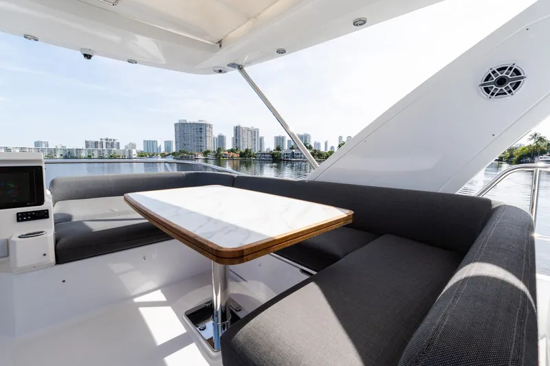 Slide: The Image of Azimut 50 FLY 2023 - 20