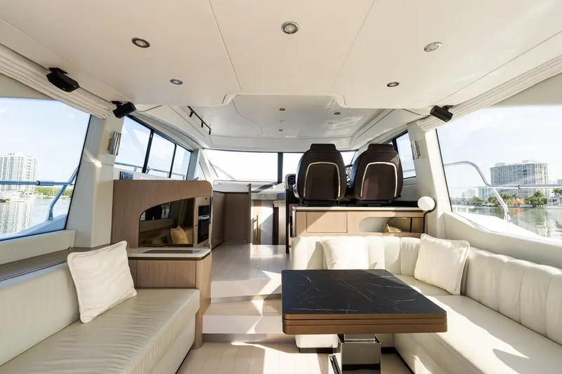 Slide: The Image of Azimut 50 FLY 2023 - 4