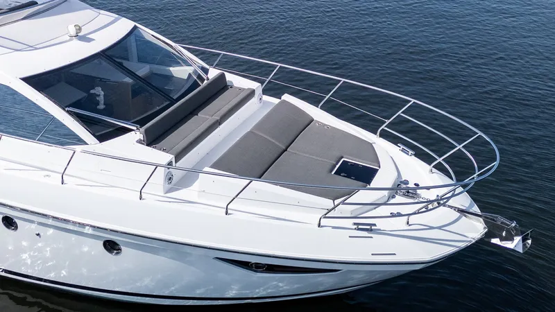 Slide: The Image of Azimut 50 FLY 2023 - 30