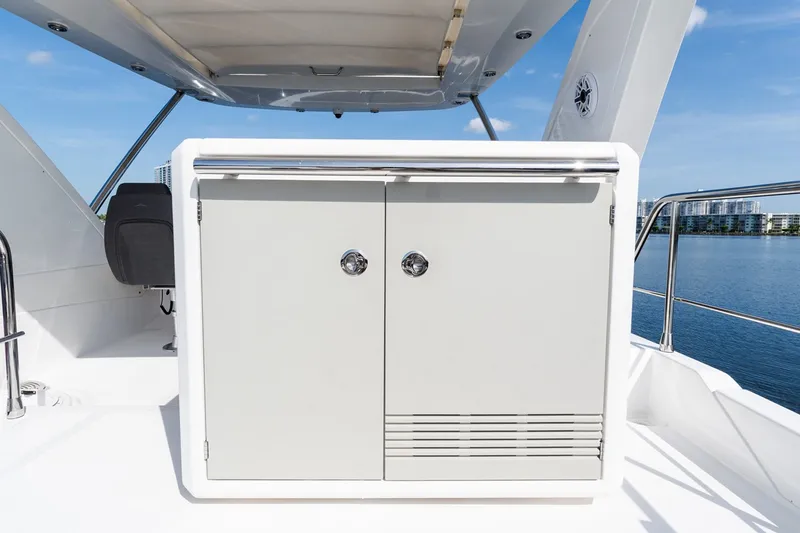 Slide: The Image of Azimut 50 FLY 2023 - 22