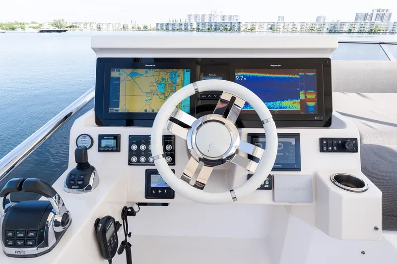 Slide: The Image of Azimut 50 FLY 2023 - 25