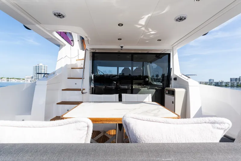 Slide: The Image of Azimut 50 FLY 2023 - 3