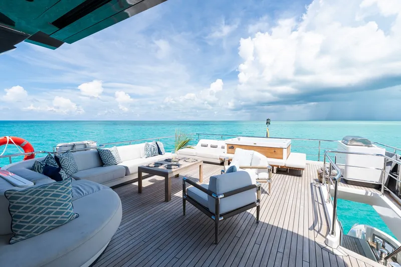 Slide: The Image of Azimut GRANDE 32 METRI 2023 - 25