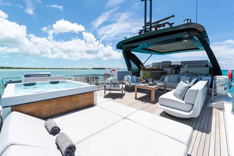 Slide: The Image of Azimut GRANDE 32 METRI 2023 - 23