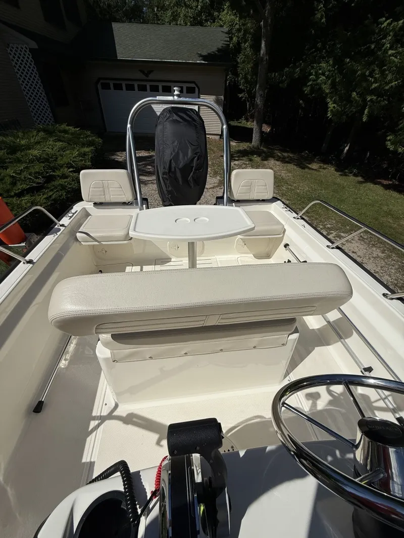Slide: The Image of Boston Whaler 170 Montauk 2018 - 10