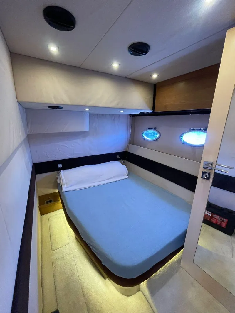 Slide: The Image of Azimut Atlantis 54 2013 - 32