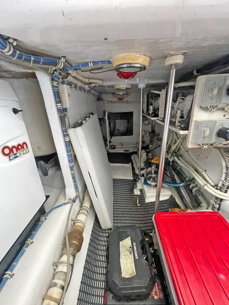 Slide: The Image of Hatteras 68 Convertible 2007 - 24