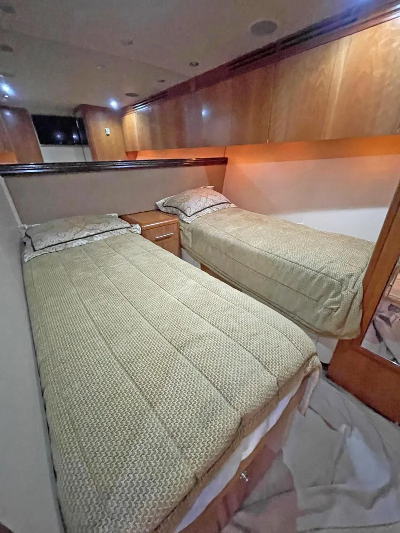 Slide: The Image of Hatteras 68 Convertible 2007 - 17