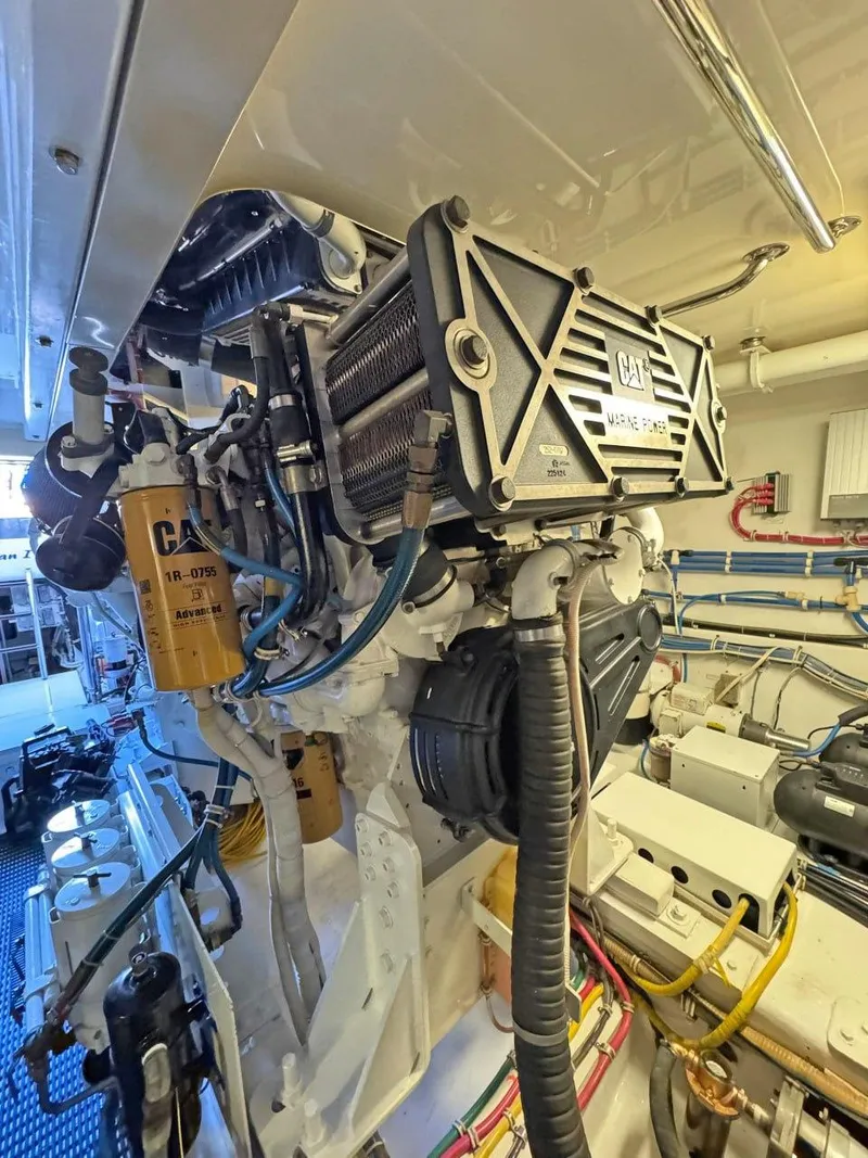 Slide: The Image of Hatteras 68 Convertible 2007 - 33
