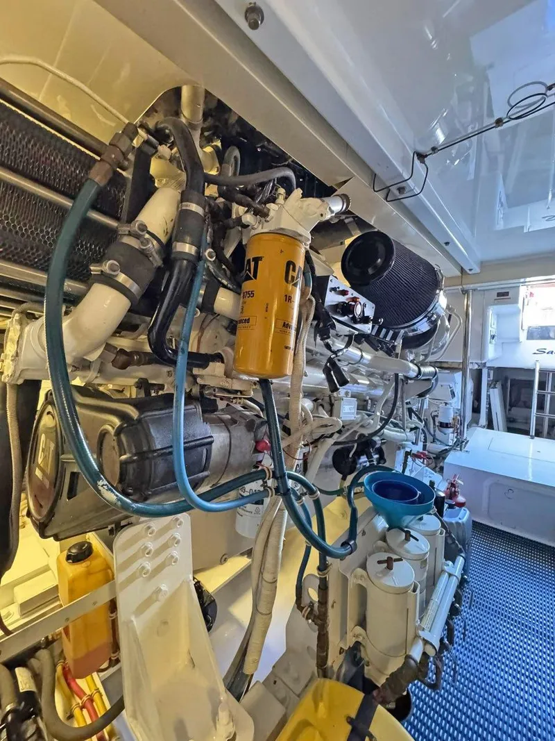 Slide: The Image of Hatteras 68 Convertible 2007 - 30