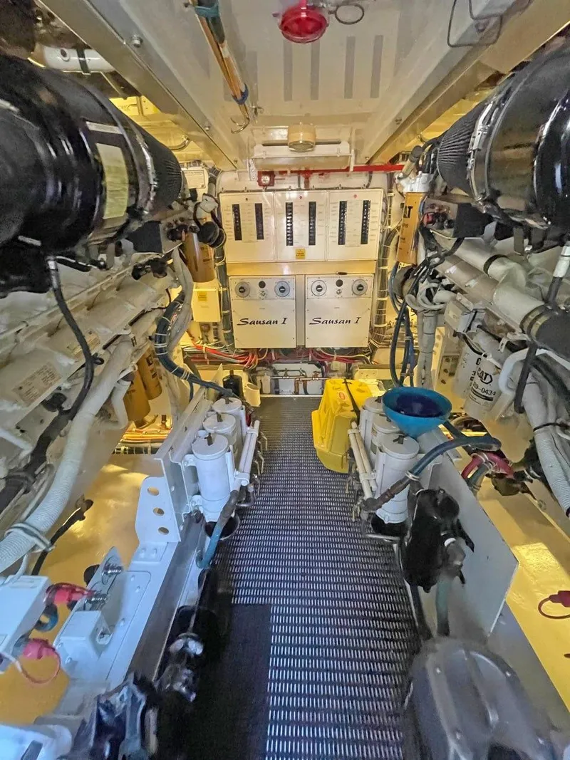 Slide: The Image of Hatteras 68 Convertible 2007 - 28