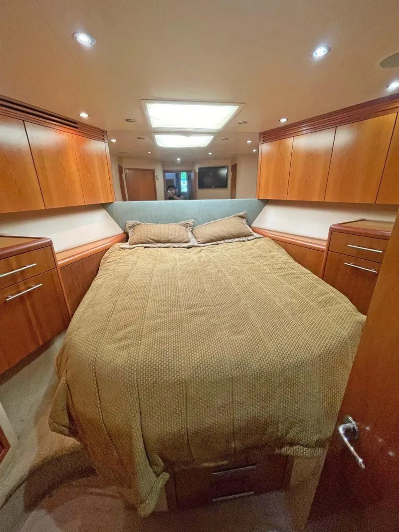 Slide: The Image of Hatteras 68 Convertible 2007 - 19
