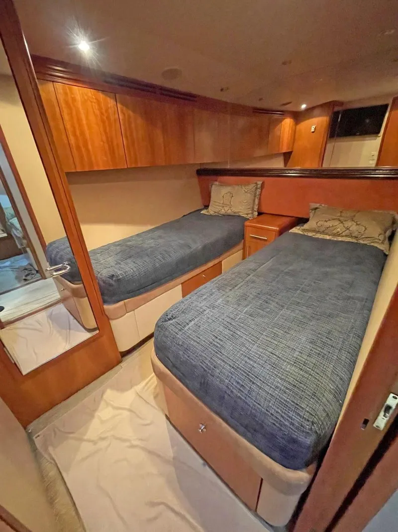 Slide: The Image of Hatteras 68 Convertible 2007 - 21