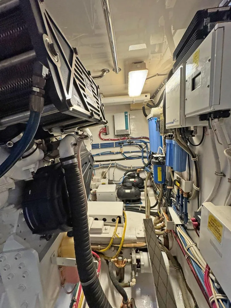 Slide: The Image of Hatteras 68 Convertible 2007 - 32