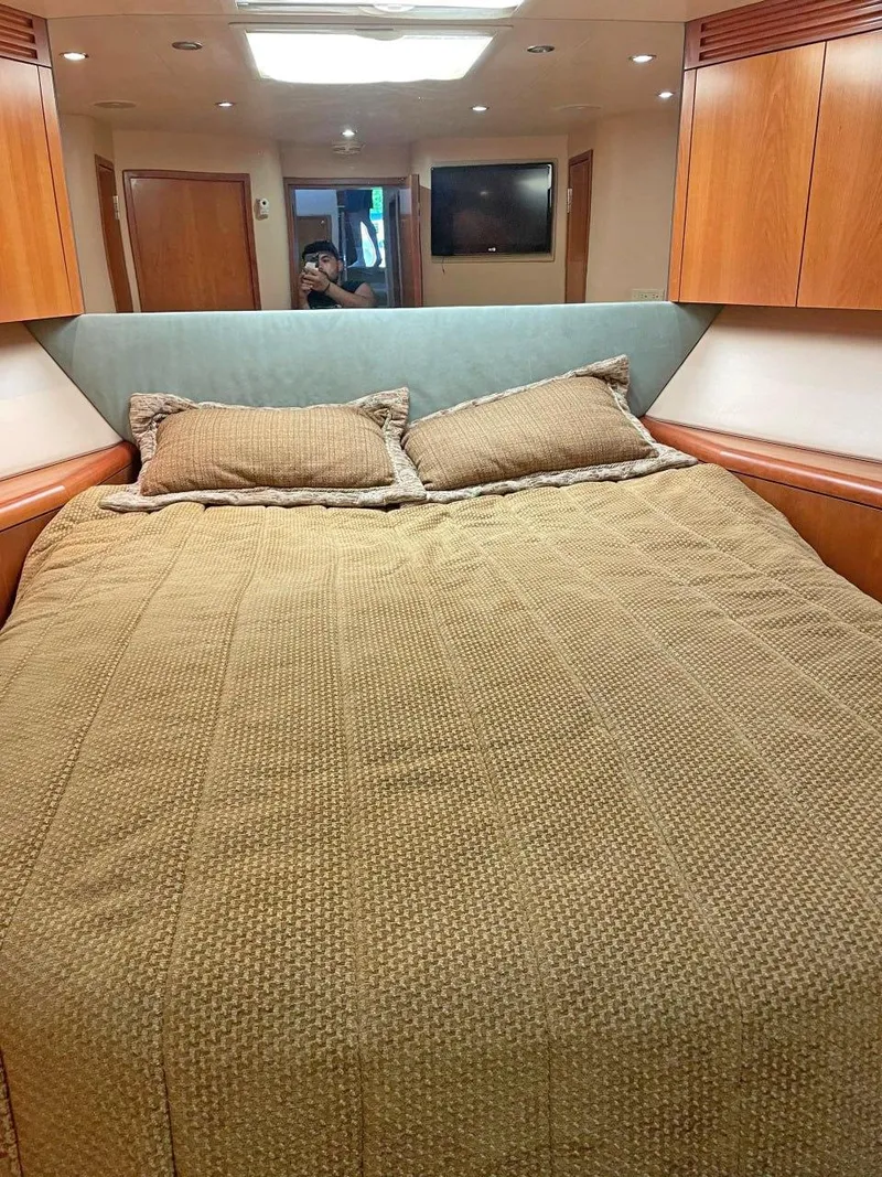 Slide: The Image of Hatteras 68 Convertible 2007 - 15