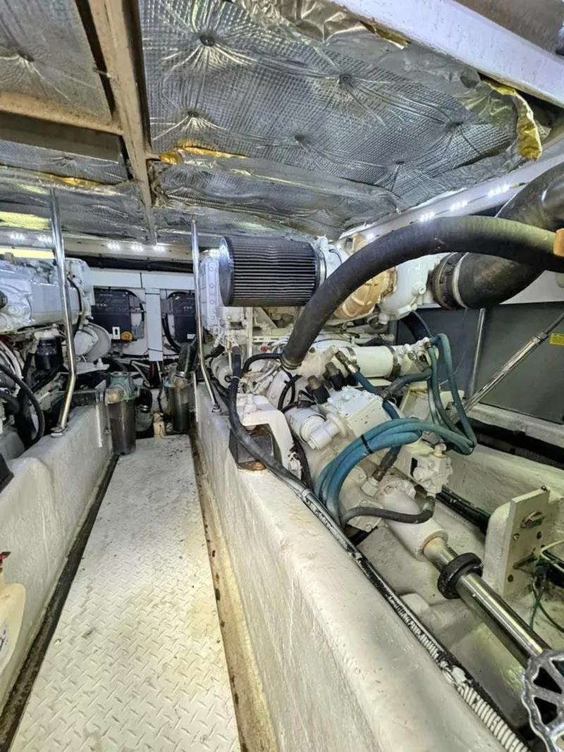 Slide: The Image of Sea Ray 52 Sedan Bridge 2006 - 16