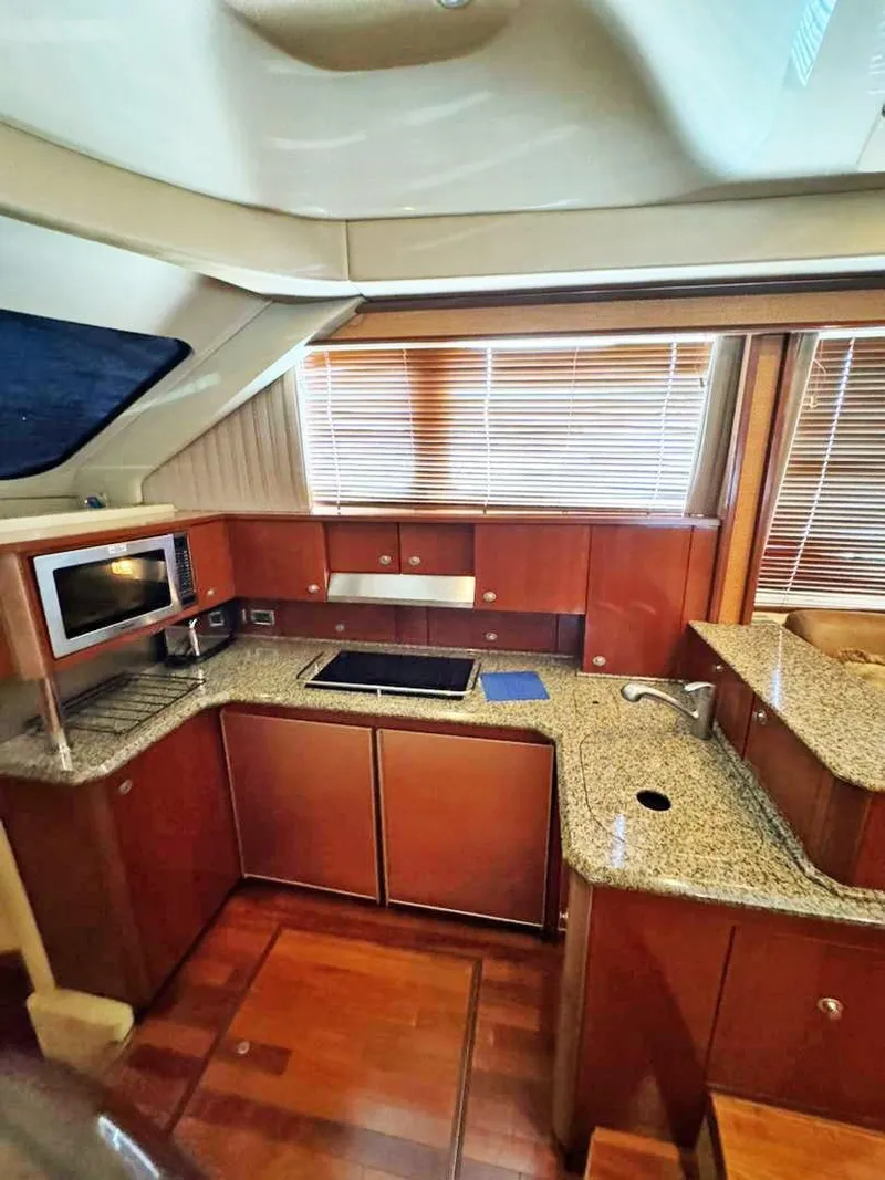 Slide: The Image of Sea Ray 52 Sedan Bridge 2006 - 13