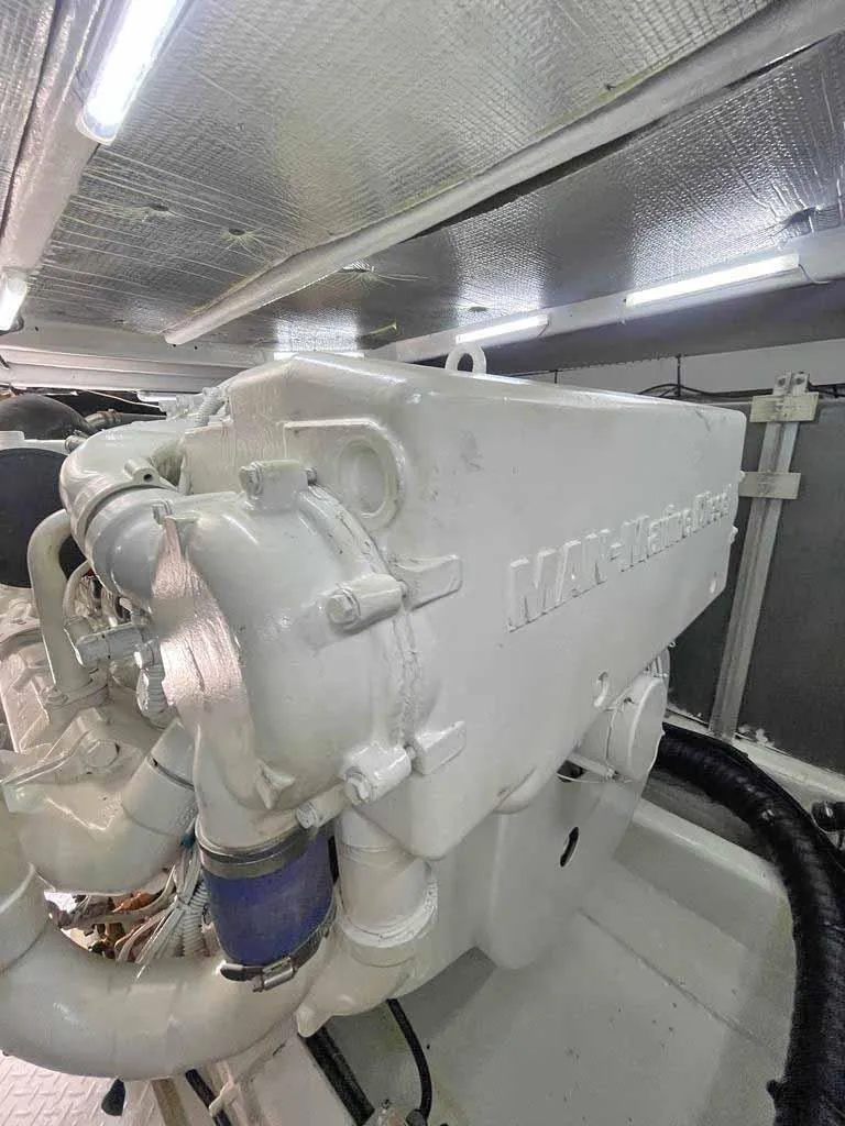 Slide: The Image of Sea Ray 550 Sedan Bridge 2005 - 34