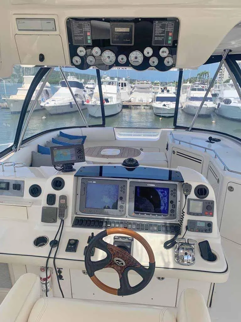 Slide: The Image of Sea Ray 550 Sedan Bridge 2005 - 17