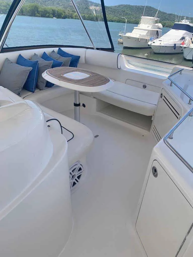 Slide: The Image of Sea Ray 550 Sedan Bridge 2005 - 16