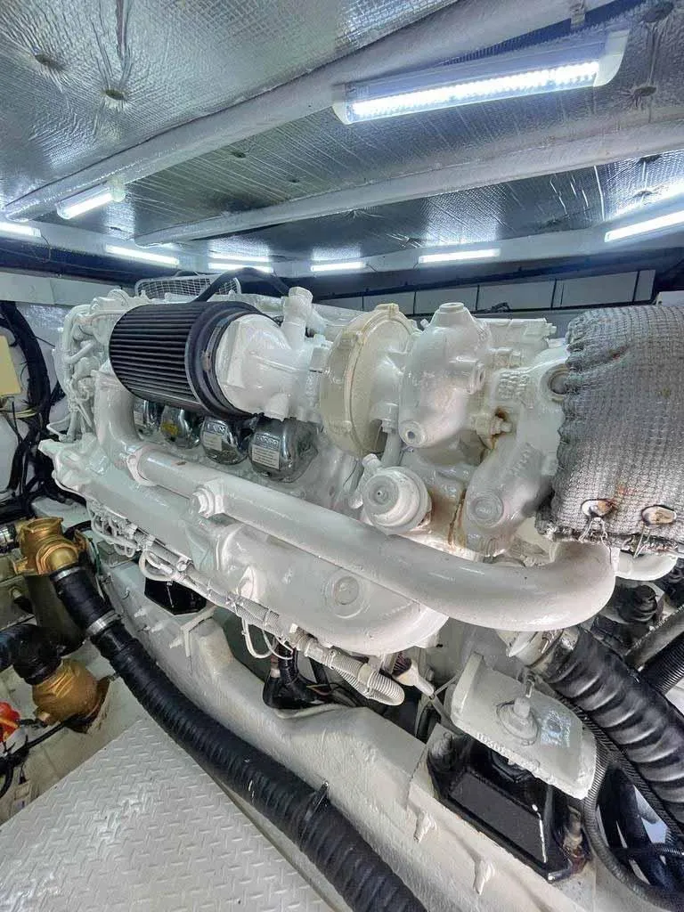 Slide: The Image of Sea Ray 550 Sedan Bridge 2005 - 33