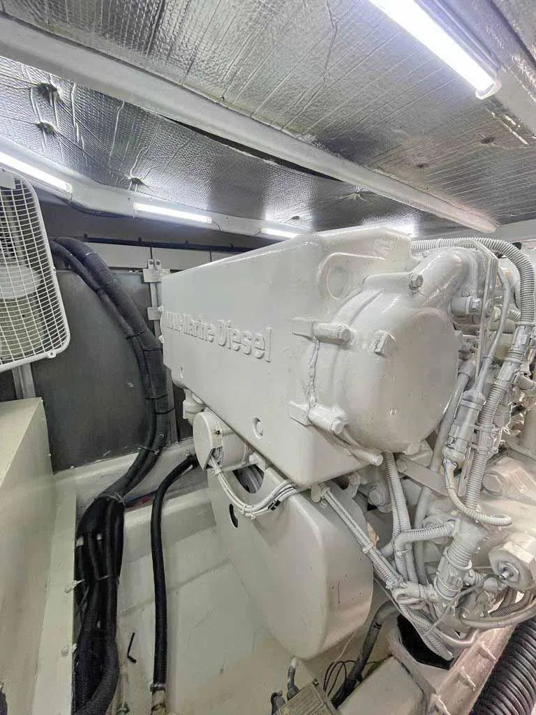 Slide: The Image of Sea Ray 550 Sedan Bridge 2005 - 37
