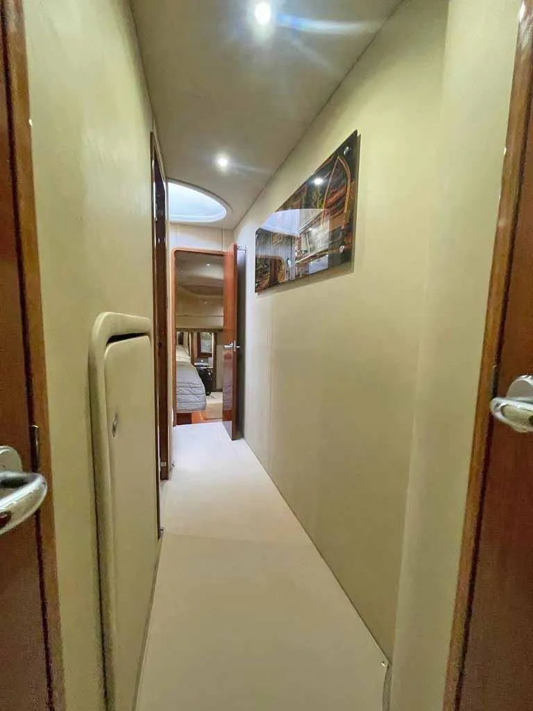 Slide: The Image of Sea Ray 550 Sedan Bridge 2005 - 24