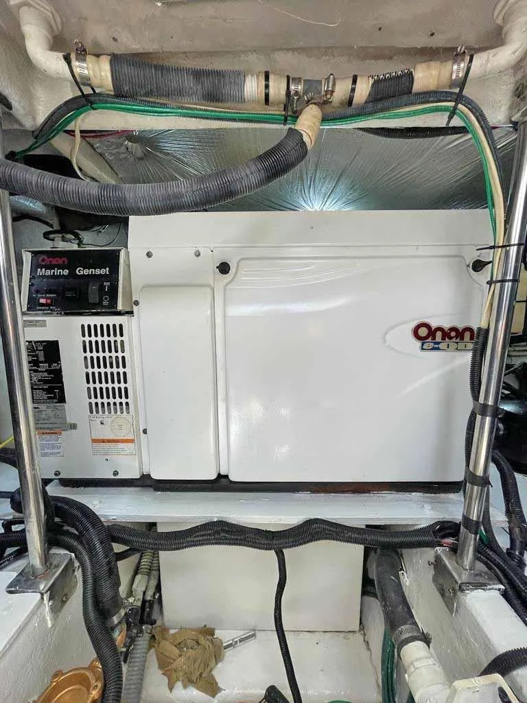 Slide: The Image of Sea Ray 550 Sedan Bridge 2005 - 32