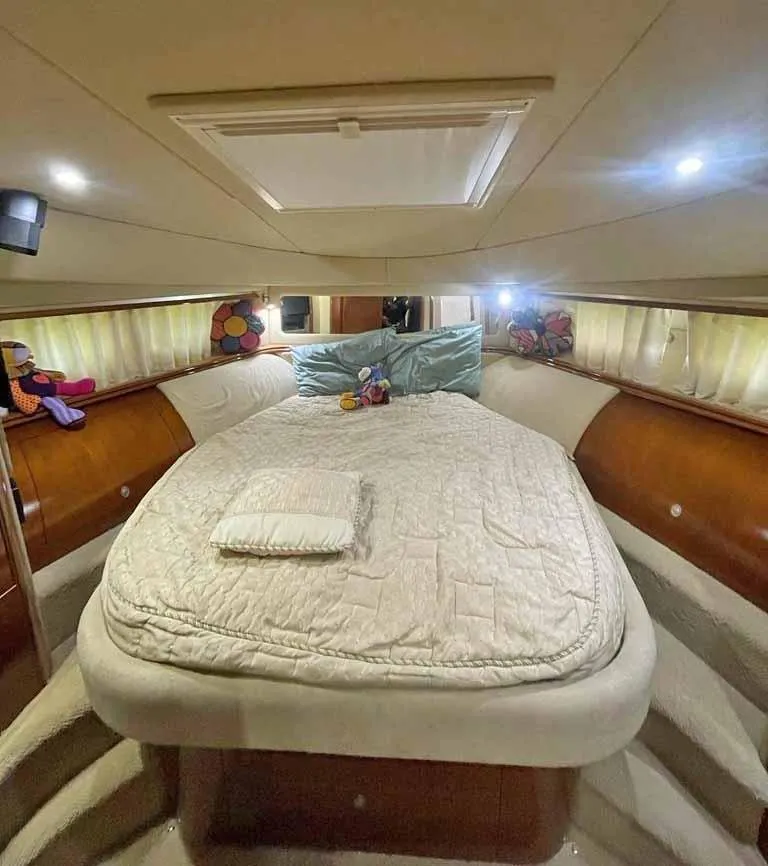 Slide: The Image of Sea Ray 550 Sedan Bridge 2005 - 29