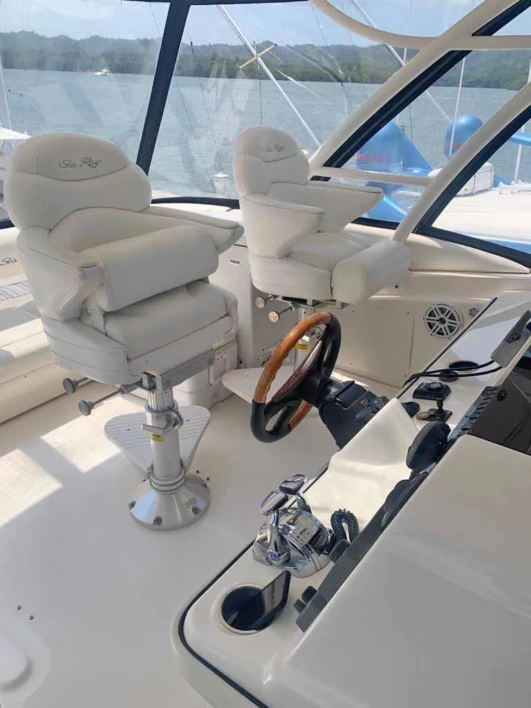 Slide: The Image of Sea Ray 550 Sedan Bridge 2005 - 18