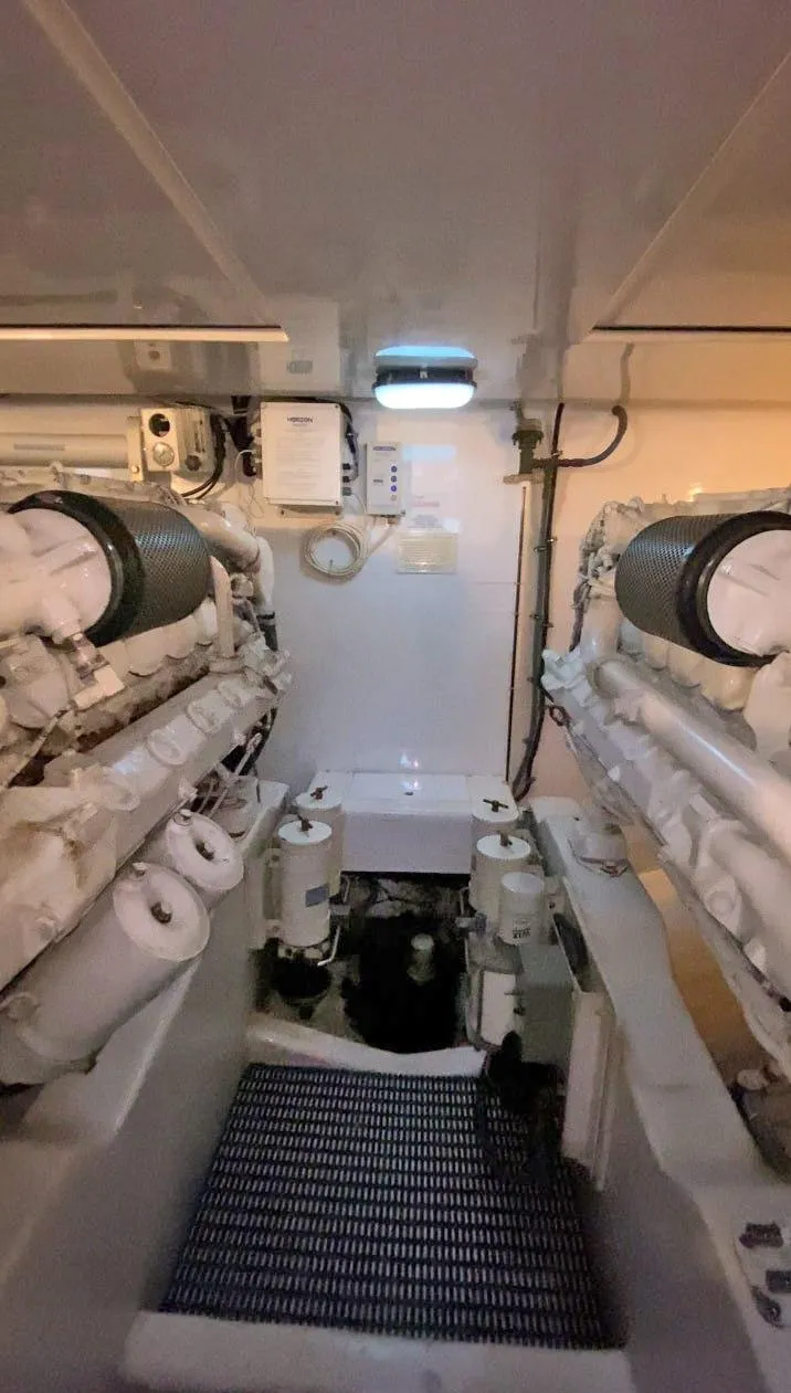Slide: The Image of Bertram 510 Convertible 2004 - 40