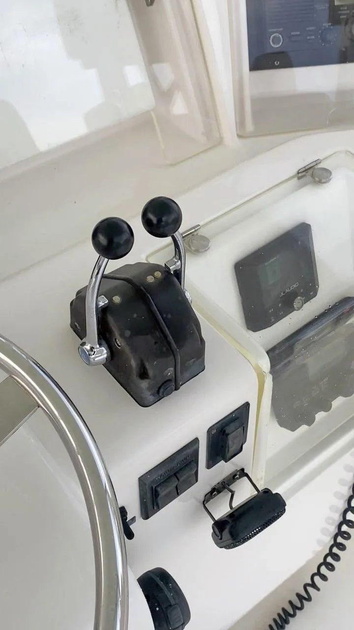 Slide: The Image of Bertram 510 Convertible 2004 - 27