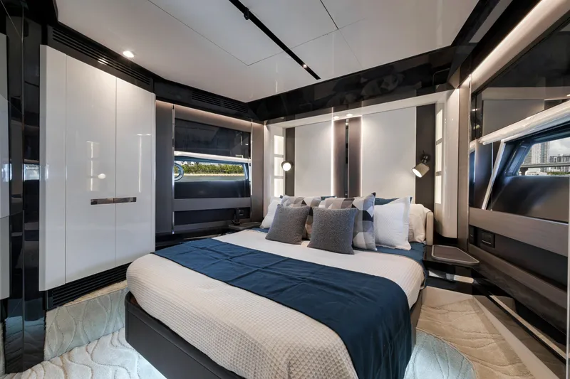 Slide: The Image of Azimut S8 2020 - 103