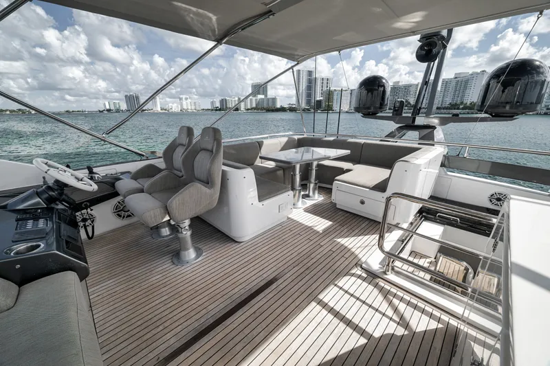 Slide: The Image of Azimut S8 2020 - 80
