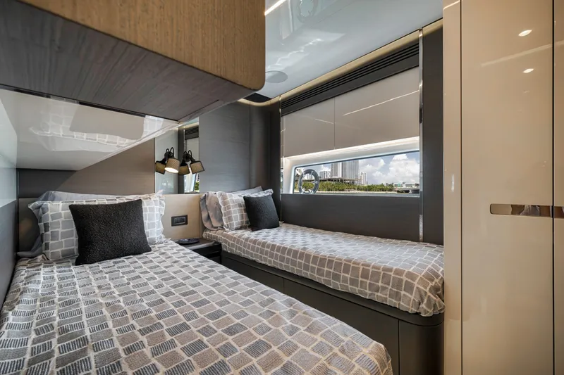 Slide: The Image of Azimut S8 2020 - 93