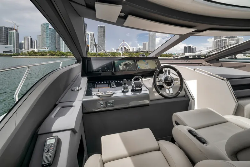 Slide: The Image of Azimut S8 2020 - 91