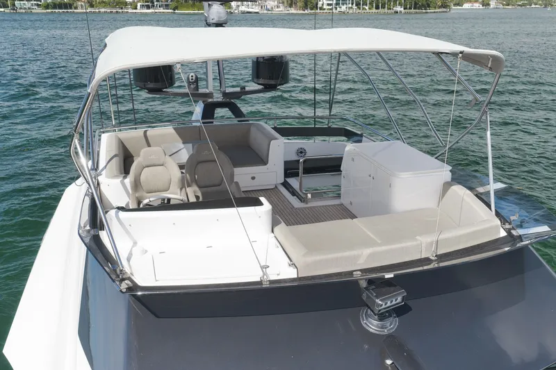 Slide: The Image of Azimut S8 2020 - 19
