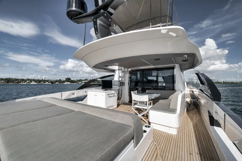 Slide: The Image of Azimut S8 2020 - 68