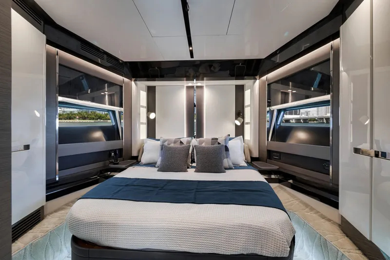 Slide: The Image of Azimut S8 2020 - 101