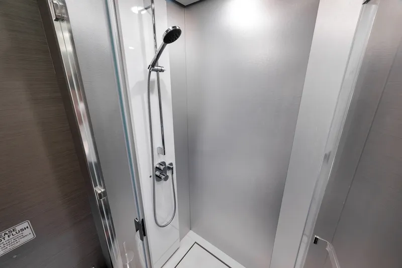 Slide: The Image of Azimut S8 2020 - 106