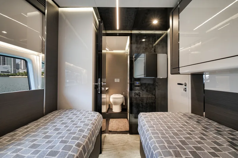Slide: The Image of Azimut S8 2020 - 99