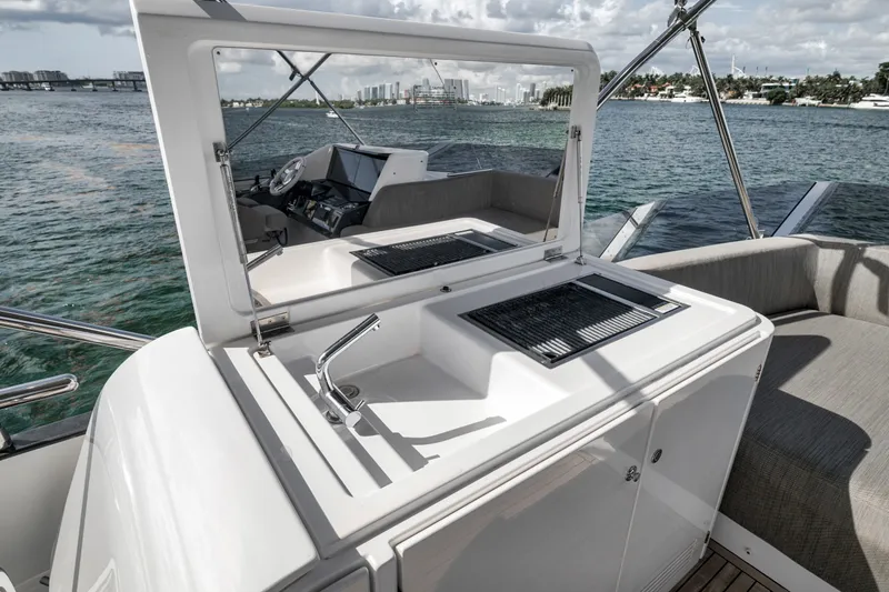 Slide: The Image of Azimut S8 2020 - 72